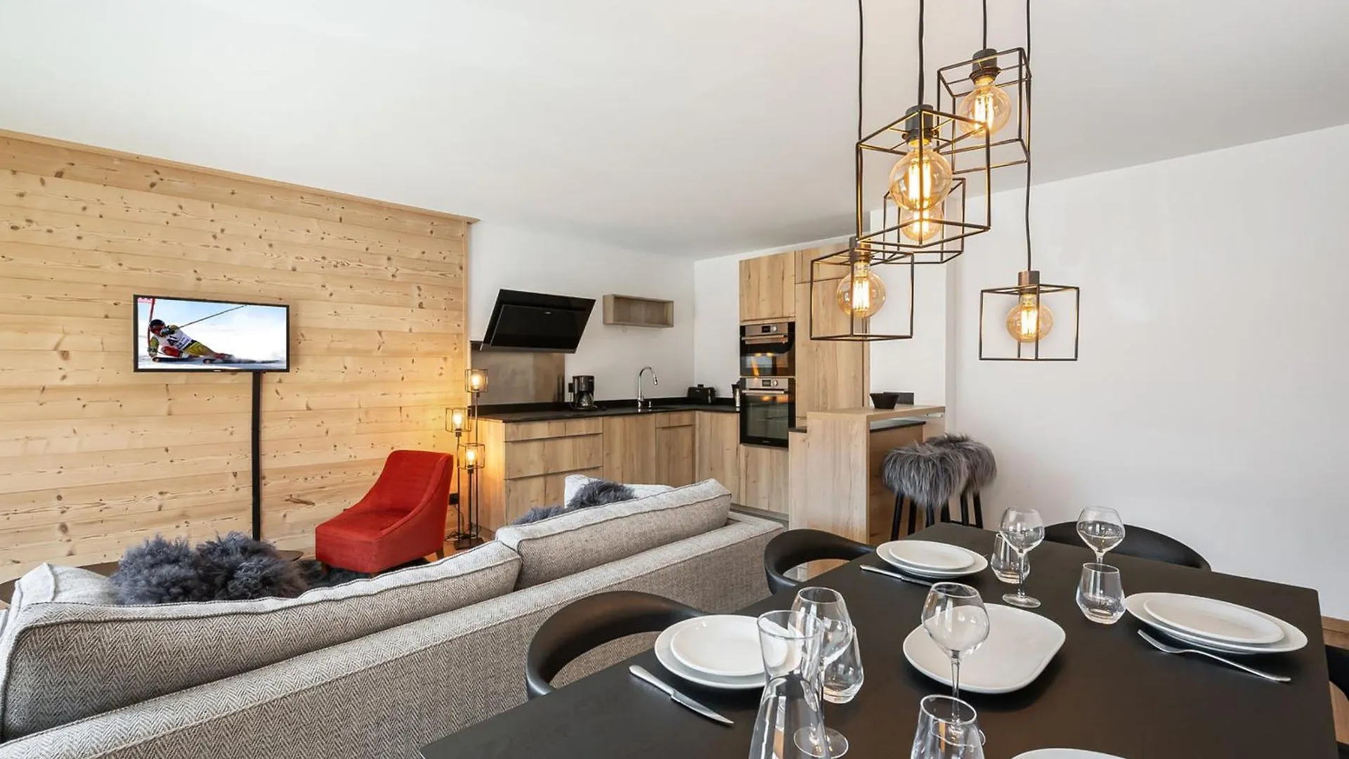 Charmant T3 A Courchevel, Emplacement Ideal A 100M Du Front De Neige, Parking Et Wifi Inclus - Fr-1-563-74 0*, Courchevel France
